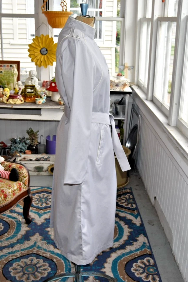Trench coat vintage década de 1970 Londres neblina com cinto cinza branco tubulação tamanho P-M - Imagem 3 de 4