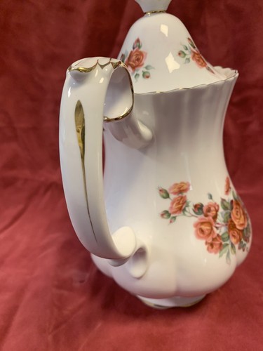 ROYAL ALBERT CENTENNIAL ROSE LGE COFFEE POT PINK RED ROSES GOLD TRIM BONE CHINA - Picture 5 of 11