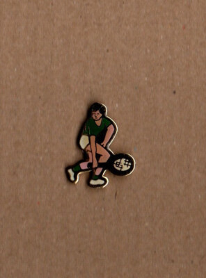 pin's volley Bruges (époxy fond doré) hauteur: 2 cm