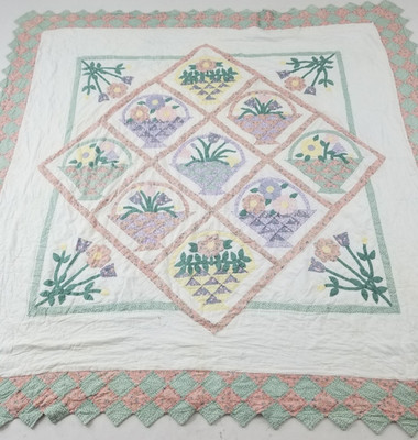 Vintage Handarbeit schöner Blumenkorb Applikation bunt Quilt 79x77 Zoll