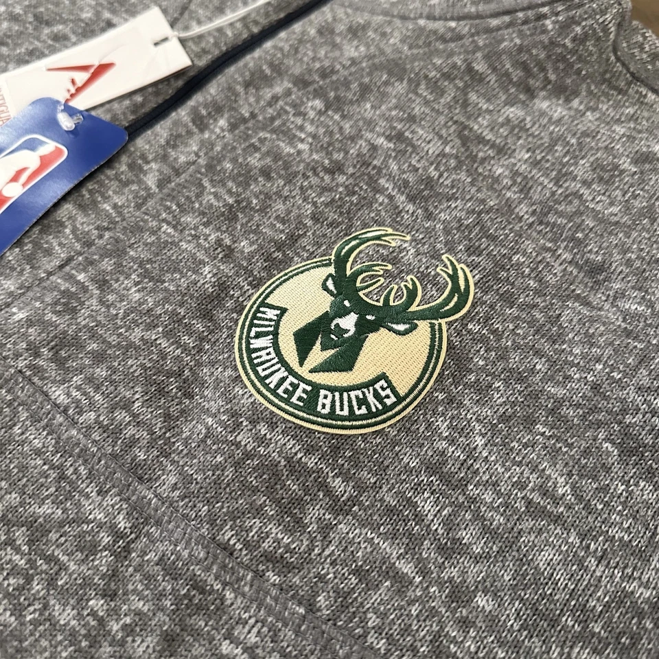 Pulôver masculino novo com etiquetas Antigua Milwaukee Bucks NBA 1/4 zíper Fortune tamanho GG - Imagem 2 de 4