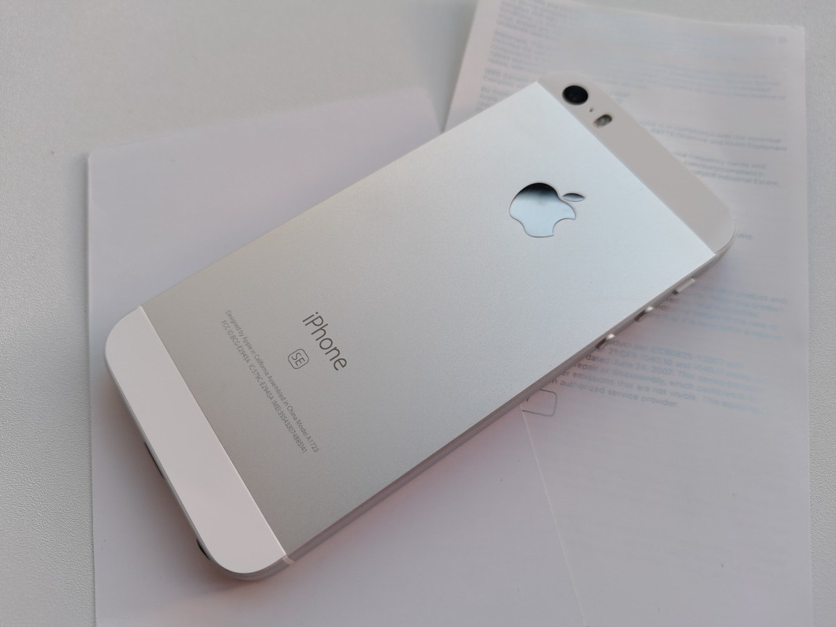 Apple iPhone SE 128GB シルバー Apple iPhone SE - 128 GB - Silver (Unlocked) for sale online