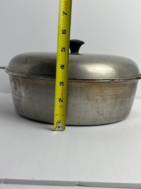 Vintage Cast Aluminum 4 Quart Dutch Oven Pot Roaster w/Lid 10 inch