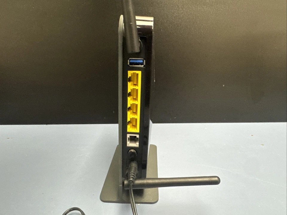 Netgear N300 Wireless DSL Modem Router + ADSL2 Model DGN2200V3 - Image 3 of 4