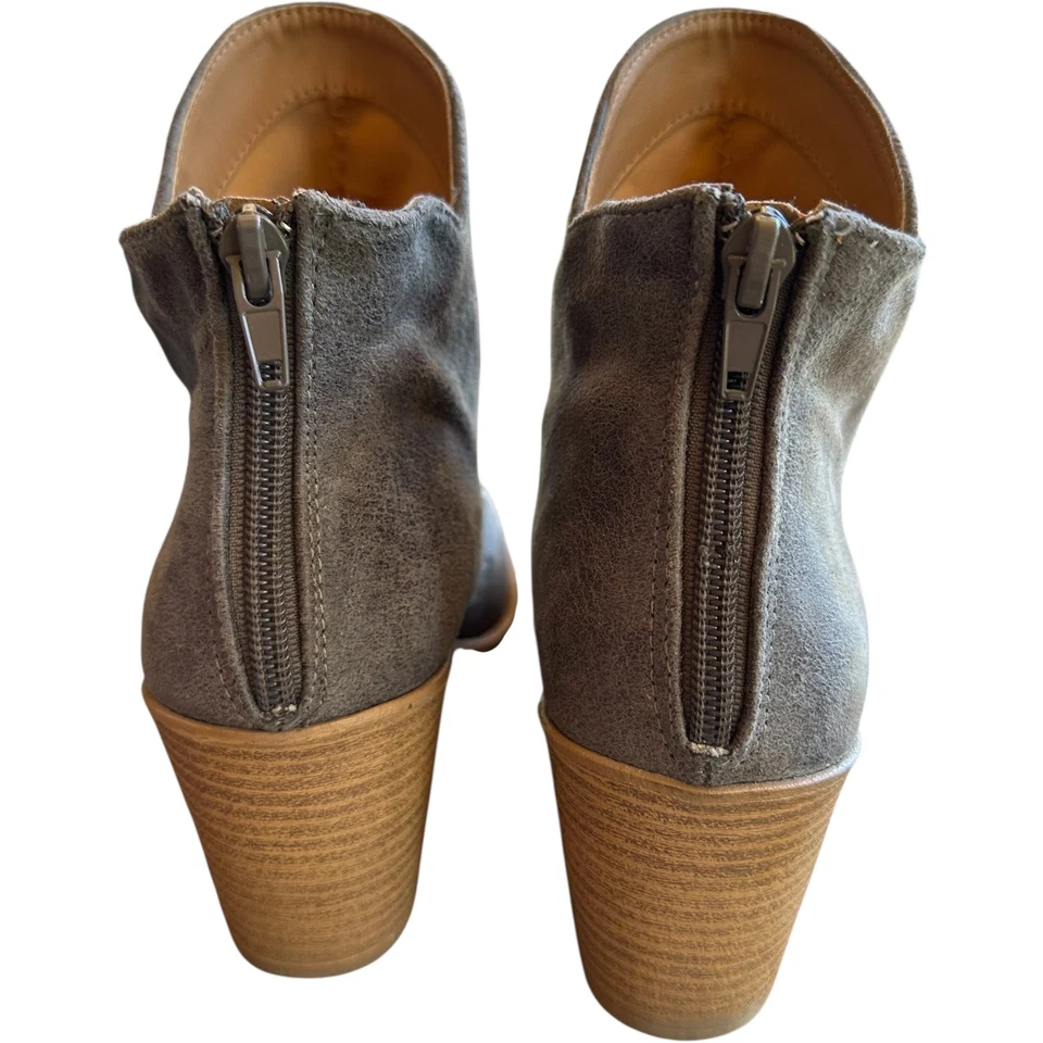 Qupid Chunky Block Heel Ankle Boots Womens SZ 8 Gray Suede Side Zip Western Chic - Image 4 of 4
