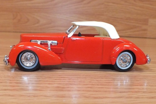 Genuine Matchbox (812) Yesteryear 1937 Cord Red And White Collectible Toy Car - Picture 6 of 7