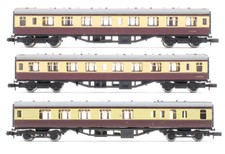 GRAHAM FARISH 'N' GAUGE RAKE OF 3 BR CRIMSON/CREAM CORRIDOR/BRAKE COACHES