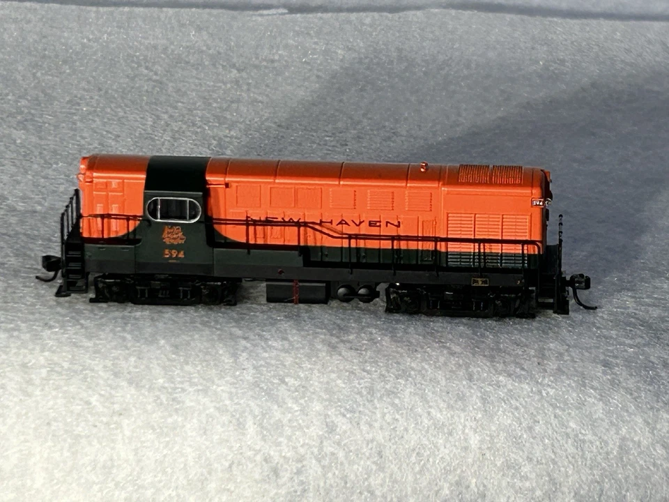 Gorgeous Atlas New Haven RR Trainmaster DCC Ready Locomotive N Gauge - Image 2 of 4