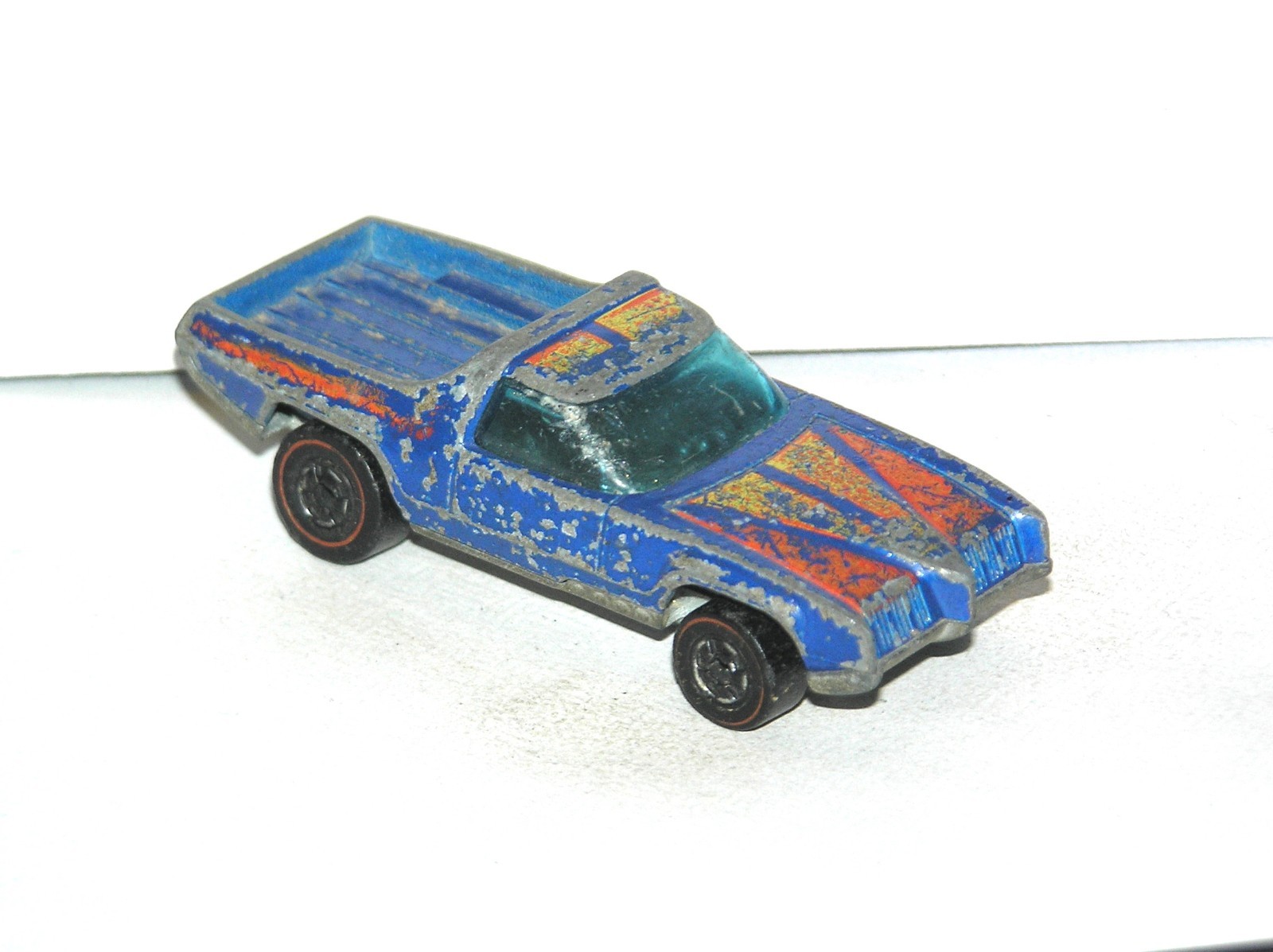 70s Hot Wheels Redline Breakaway Bucket **BLUE LIGHT SPECIAL**