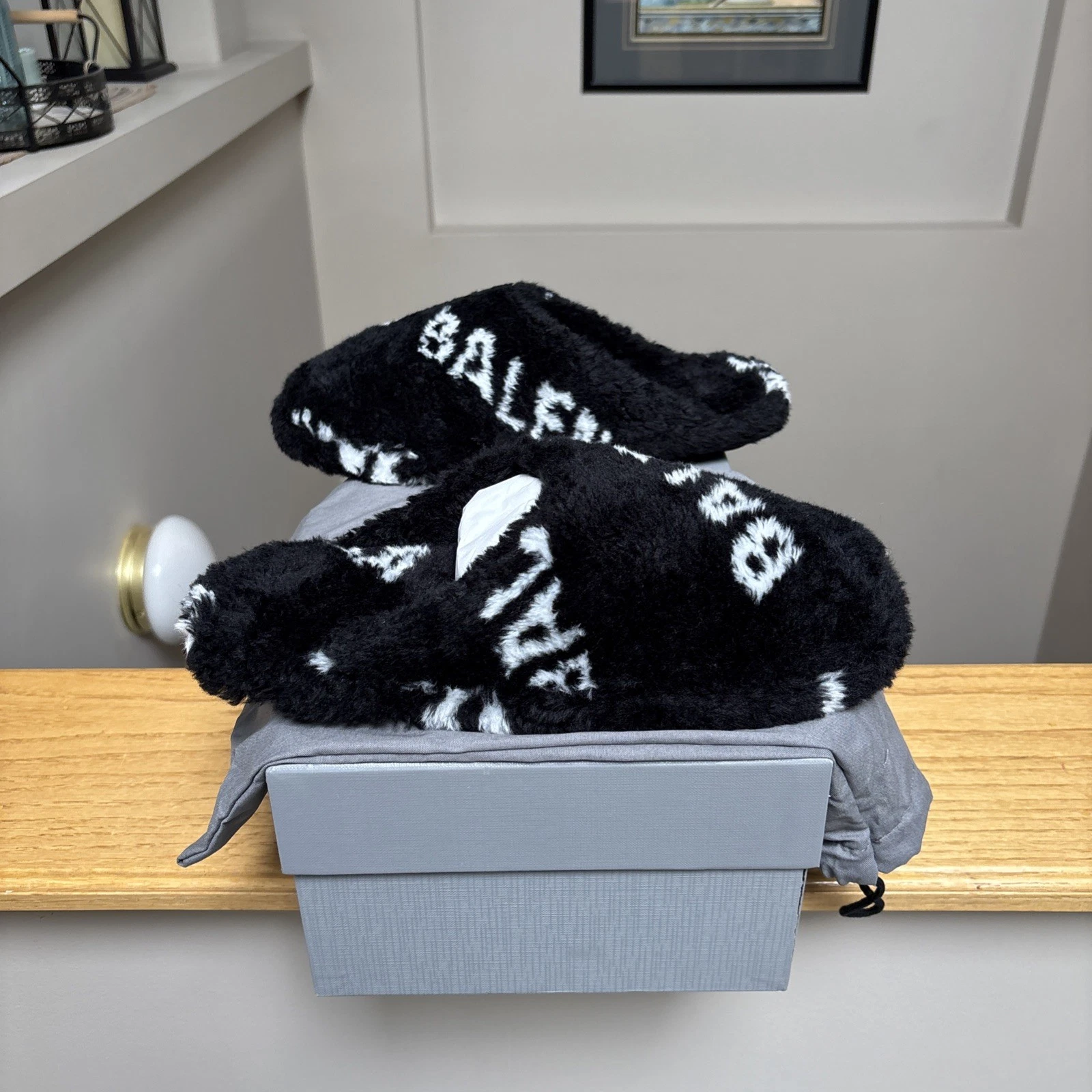 Balenciaga — Balenciaga Black & White Fur Slides Slippers - 39EU - MSRP: $850 - New Authentic