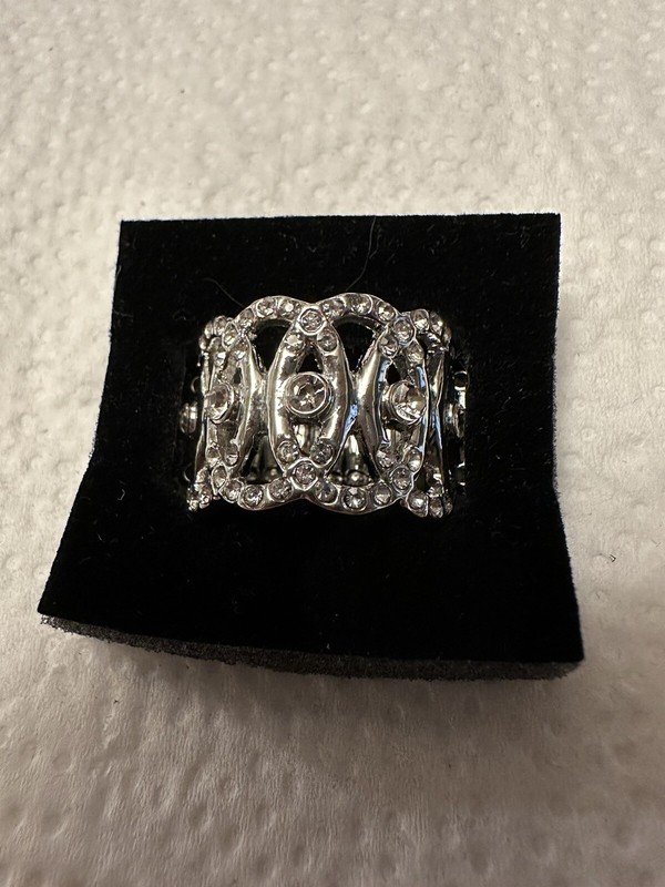 Paparazzi Silver Ring With Rhinestones 