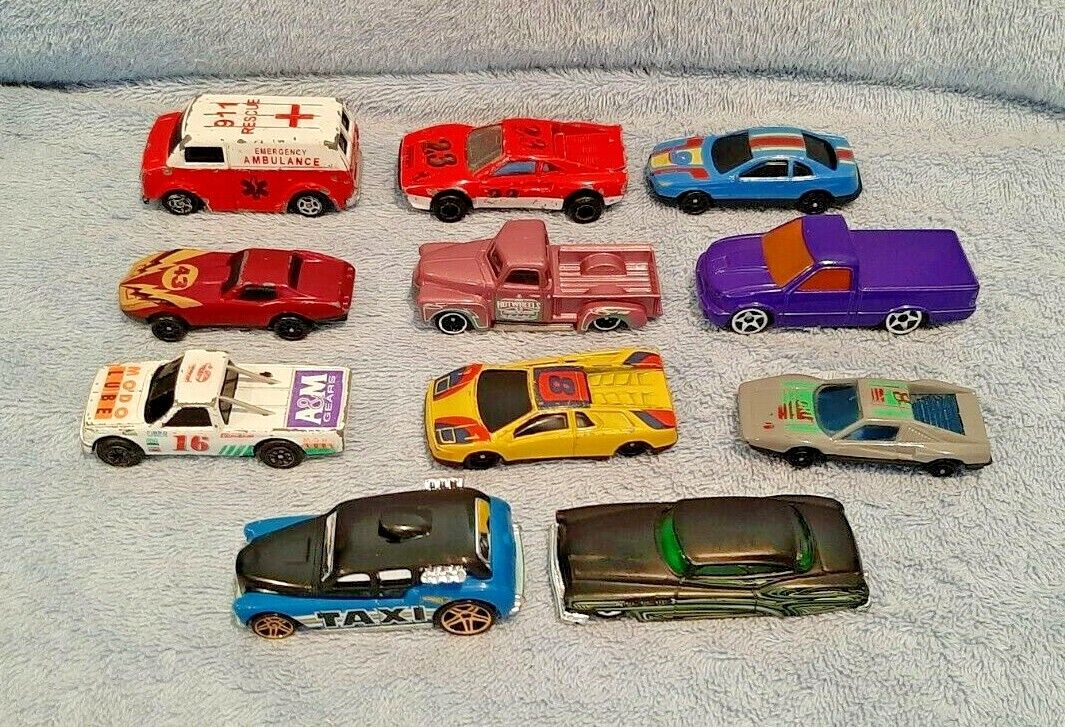 Random Hot Wheels selection - Diecast Garage