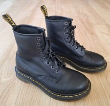 Women's The Original Dr MARTEN Airwair 11821 Combat Boots Size 7 Black Leather