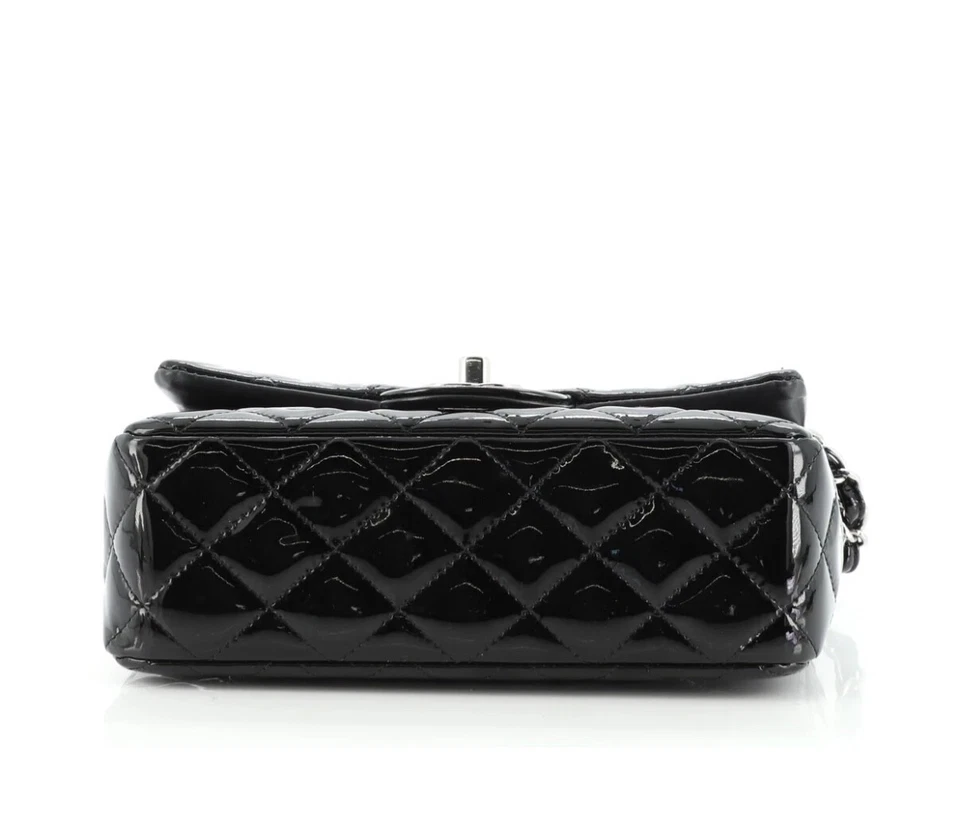  PATENTE NEGRA CON HERRAJES PLATEADOS - USADO Foto 4 de 4