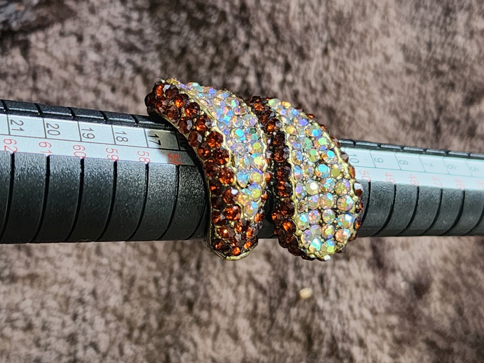 Vtg Brass Tone Stretch Ring Overlapping Brown Ab … - image 14