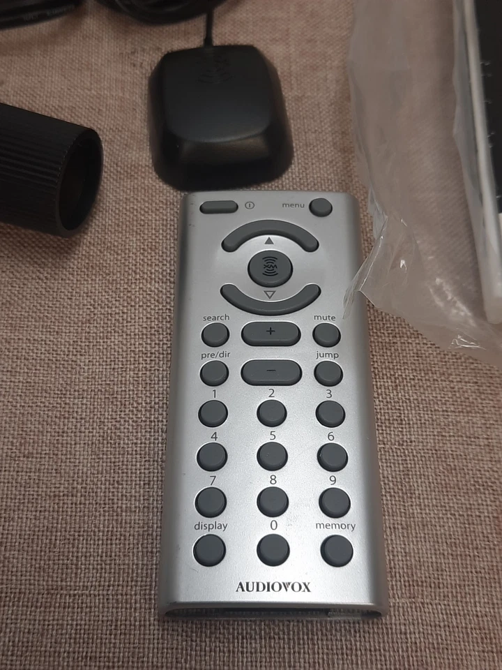 Sistema de sonido compacto para automóvil Audiovox Xpress XM radio satelital con antena, etc. Foto 3 de 4