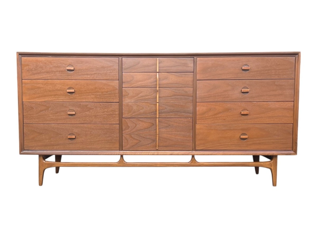 Mid Century Modern Walnut 9 Drawer Dresser Long Low Credenza Sculpted Pulls Mid Century Modern Walnut 9 Drawer Dresser Long Low Credenza Sculpted Pulls