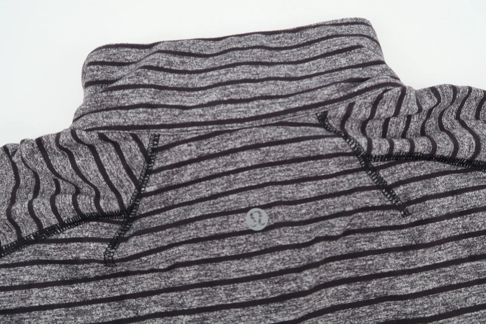 Pullover Lululemon Para Hombres Mediano Surge Cálido 1/2 Cremallera Rendimiento Negro Gris Rayas Foto 4 de 4