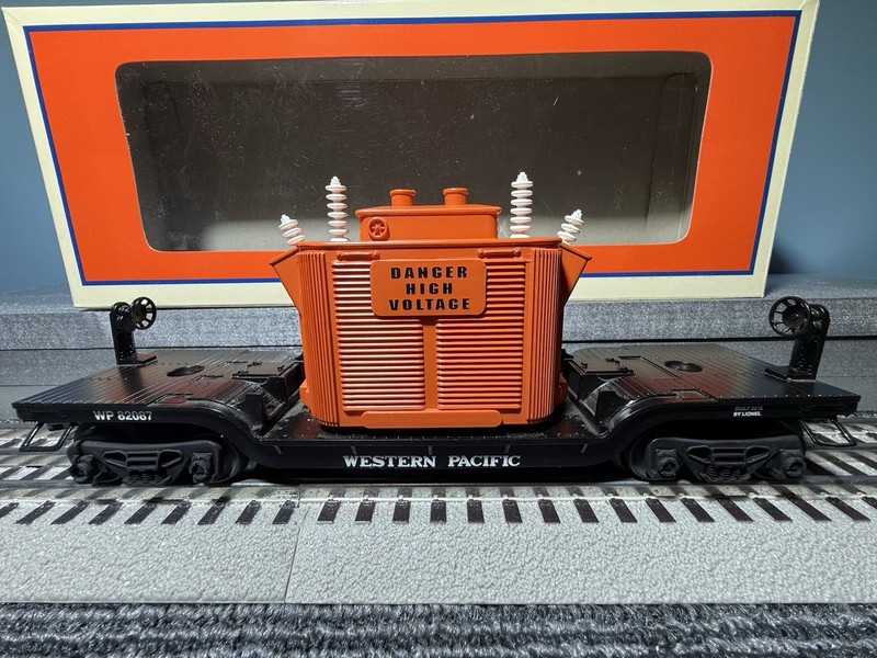 Lionel 6-82987 - Western Pacific Depressed Flatcar W/Transformer - NIB - 2016