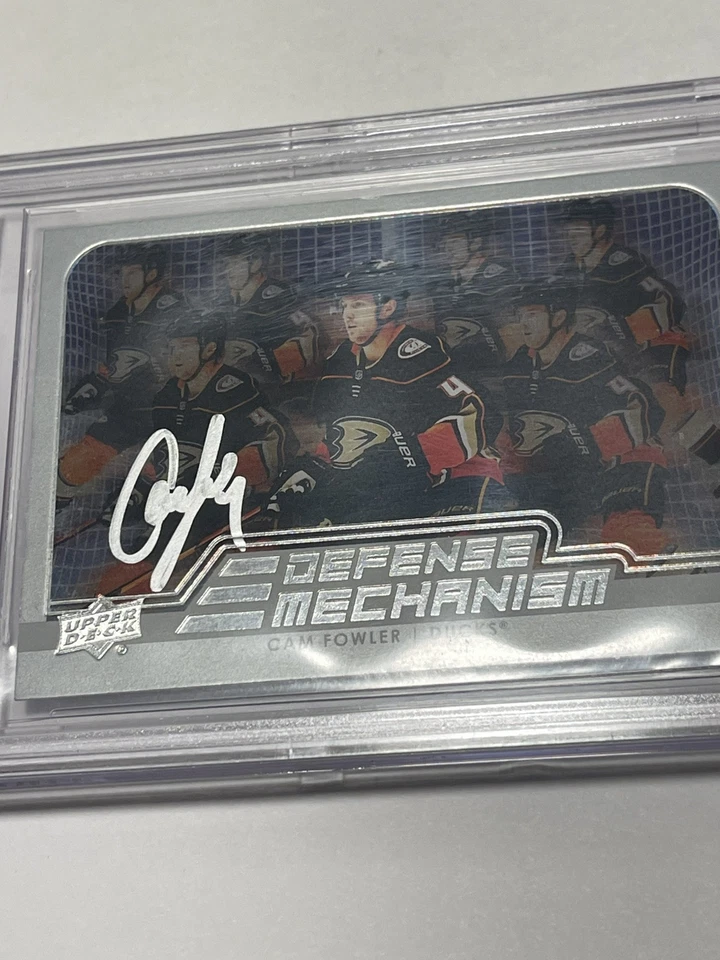 Tarjeta de mecanismo de defensa UD firmada por Cam Fowler losa Beckett BAS IP a Foto 3 de 4