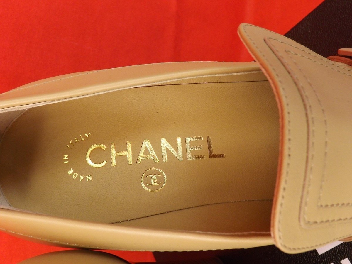 シャネル　CHANEL CAT WALK ♪ Chanel Gate No.5 'Dad' Interlocking CC Logo Slides - Pink