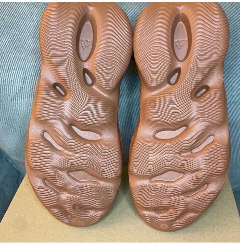 Adidas Yeezy Foam RNNR Runner Clay Red Flax Shoes Sandals  display picture 3