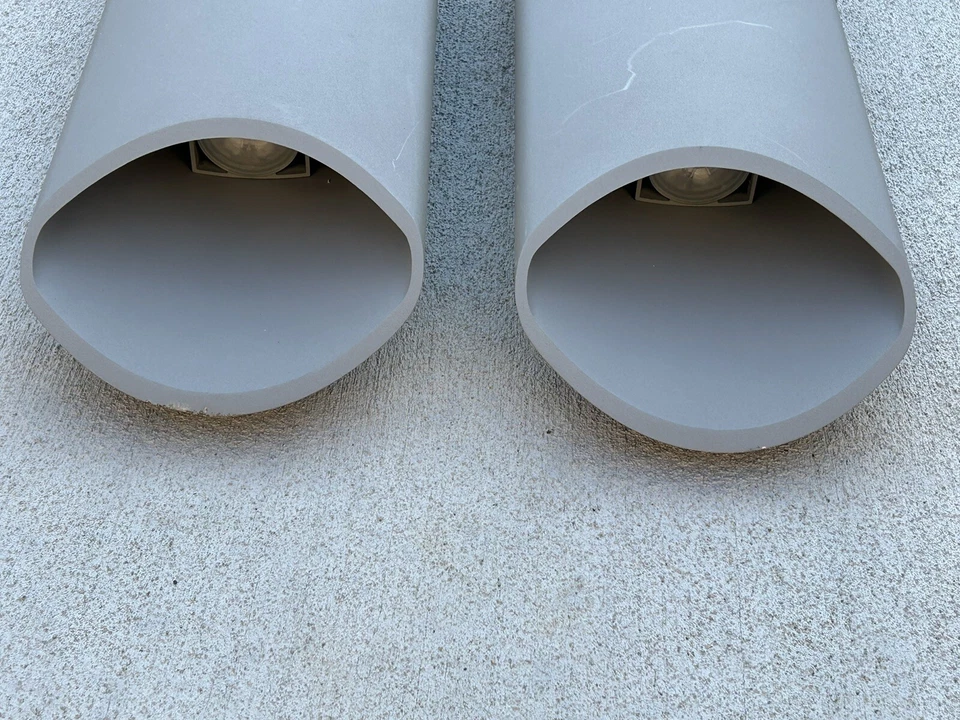 Lot of 2 pieces preowned Avenue Lighting Outdoor Wall Sconces  AV9895-SLV - Image 2 of 4