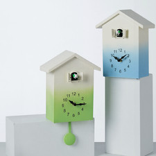 Affascinante Orologio a Cucù con Pendolo Oscillante e Funzione Chiamata Uccelli