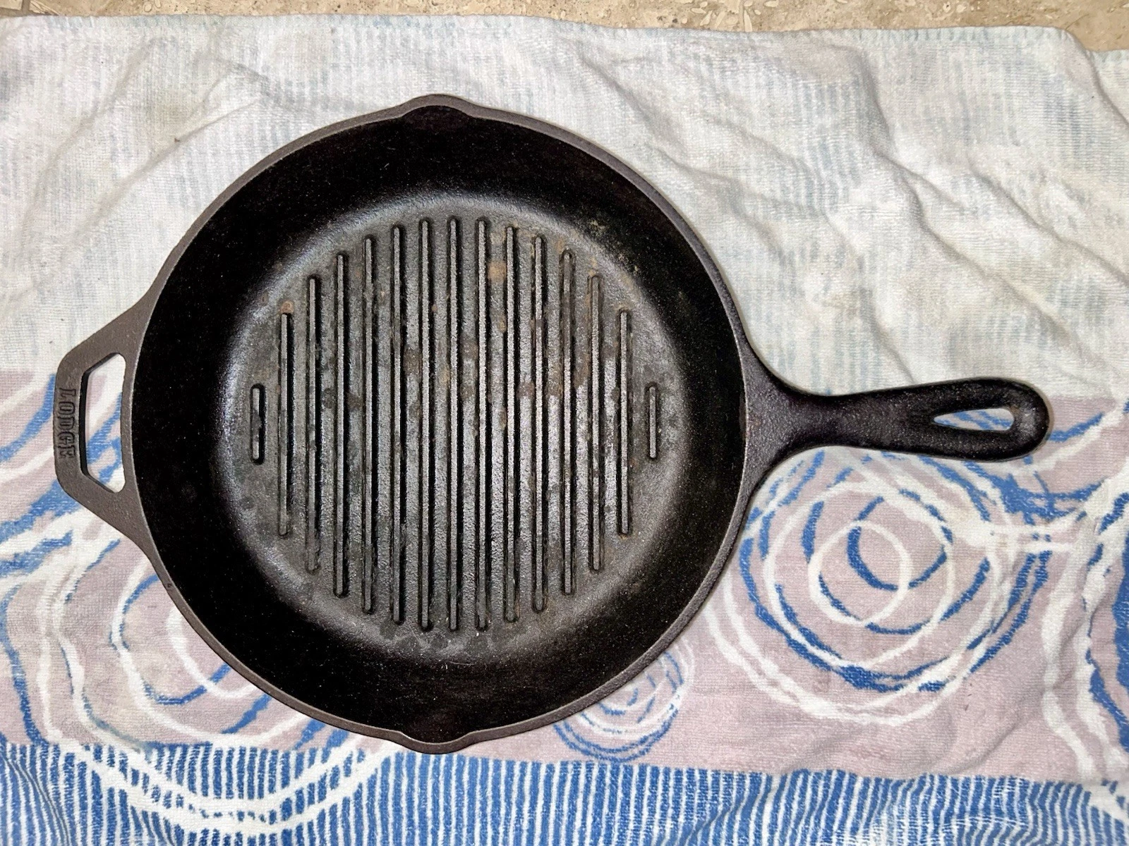 Lodge 8GP Round Cast Iron Grill Frying Skillet Griddle Fry Pan 10.5” NWT VTG
