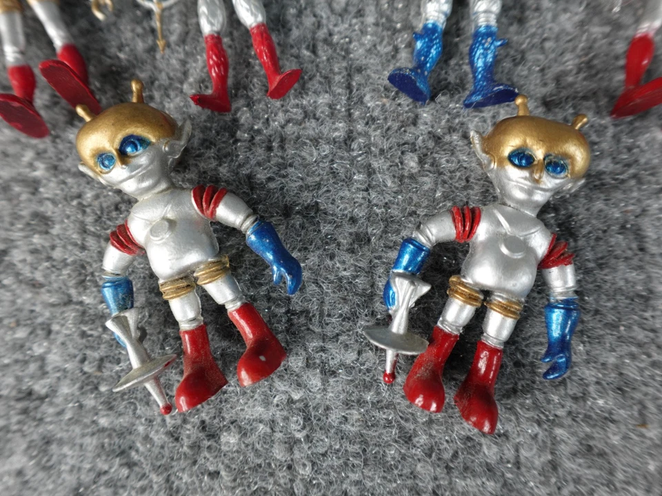 Lote de 6 Figuras Extraterrestres Robot Espacial De Colección Años 70 Estilo Retro Ciencia Ficción Mini Juguetes Foto 4 de 4