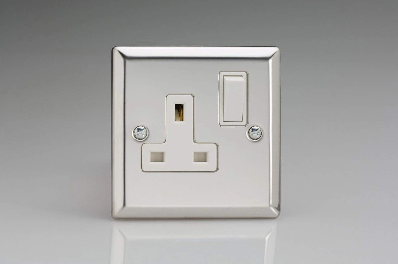 Varilight XC4W 13A Switched Socket 1-Gang Mirror Chrome White