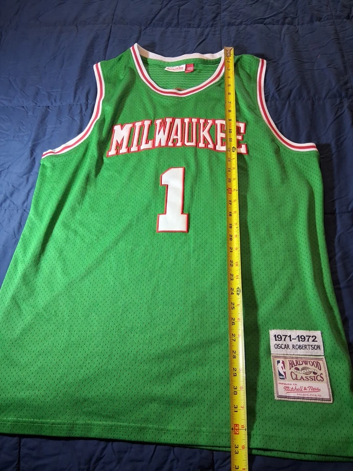 Mitchell & Ness Milwaukee Bucks Oscar Robertson Jersey Hardwood Classics 50/2XL - Image 3 of 4