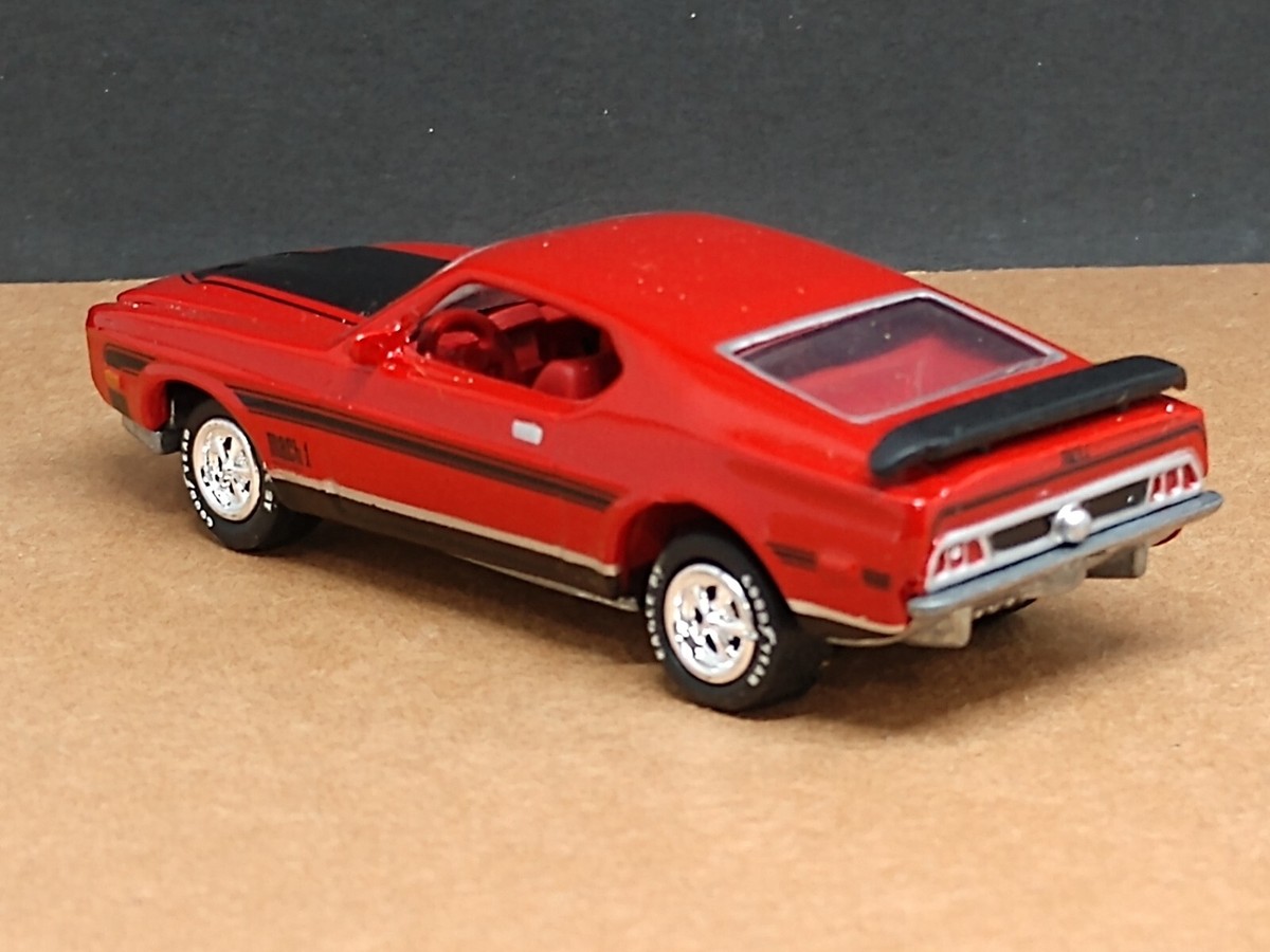1971 FORD MUSTANG MACH I COLLECTIBLE 1/64 SCALE LIMITED EDITION