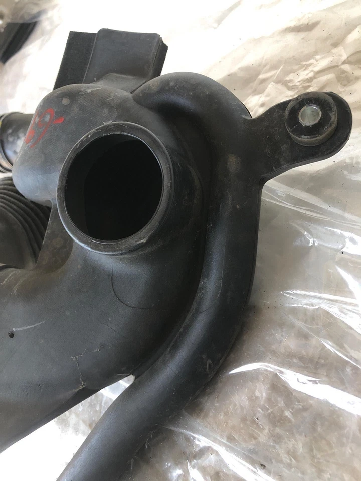 Conjunto de resonador de tubo de admisión de aire del motor Toyota Prius 2006 1,5 litros OEM Foto 2 de 4