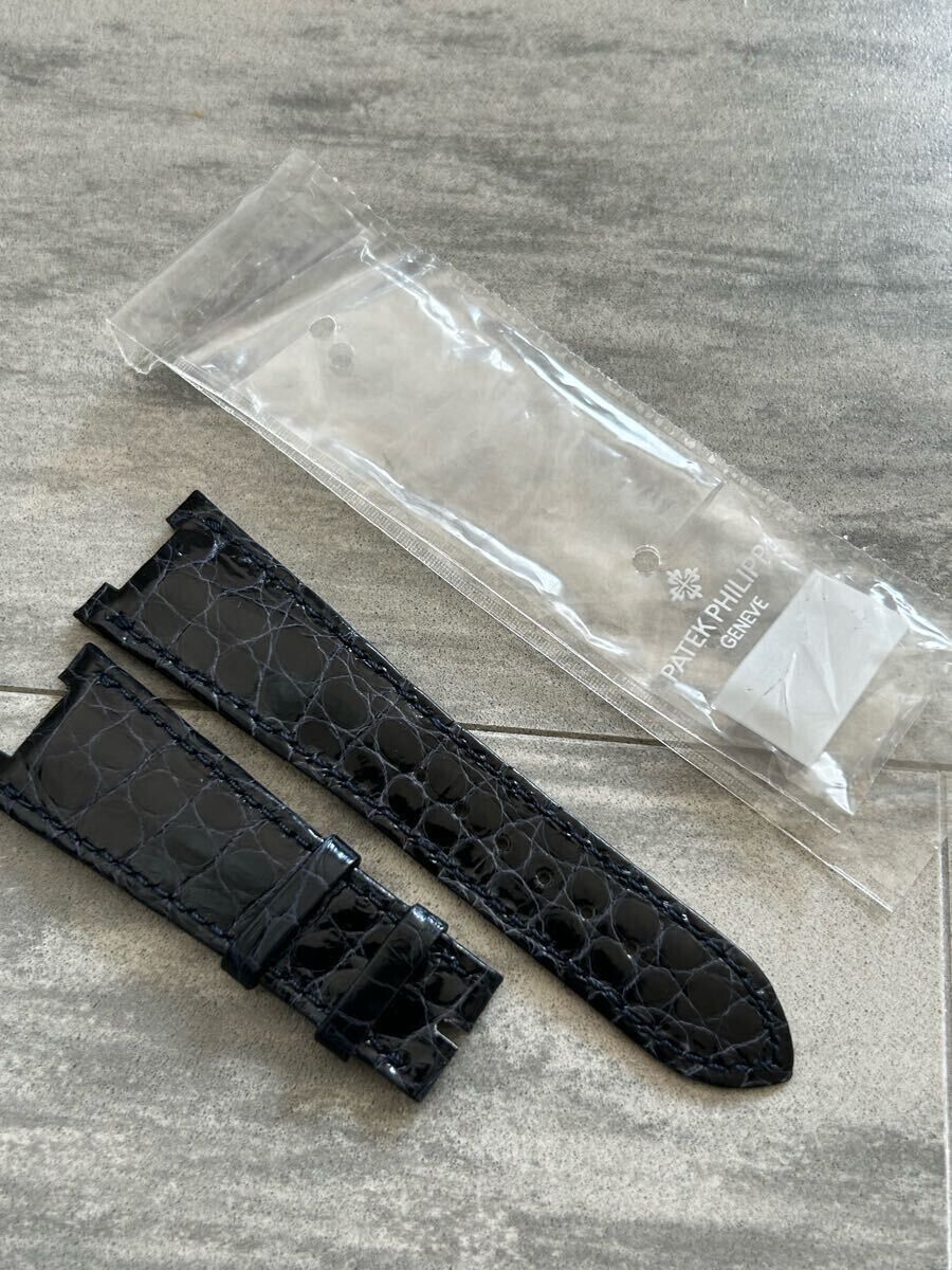 Patek Philippe Navy Shiny Leather Strap for Men Ref J1176081578 Pre-Owned