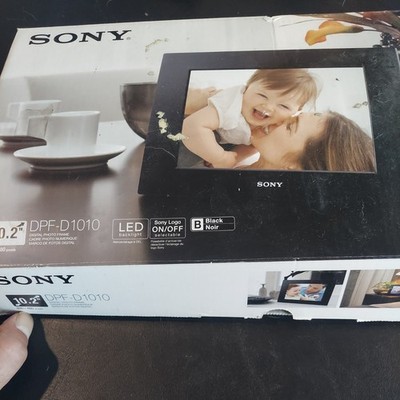 Sony DPF-D1010 10.2'' Digital Picture Frame.     no stand . plug included .new