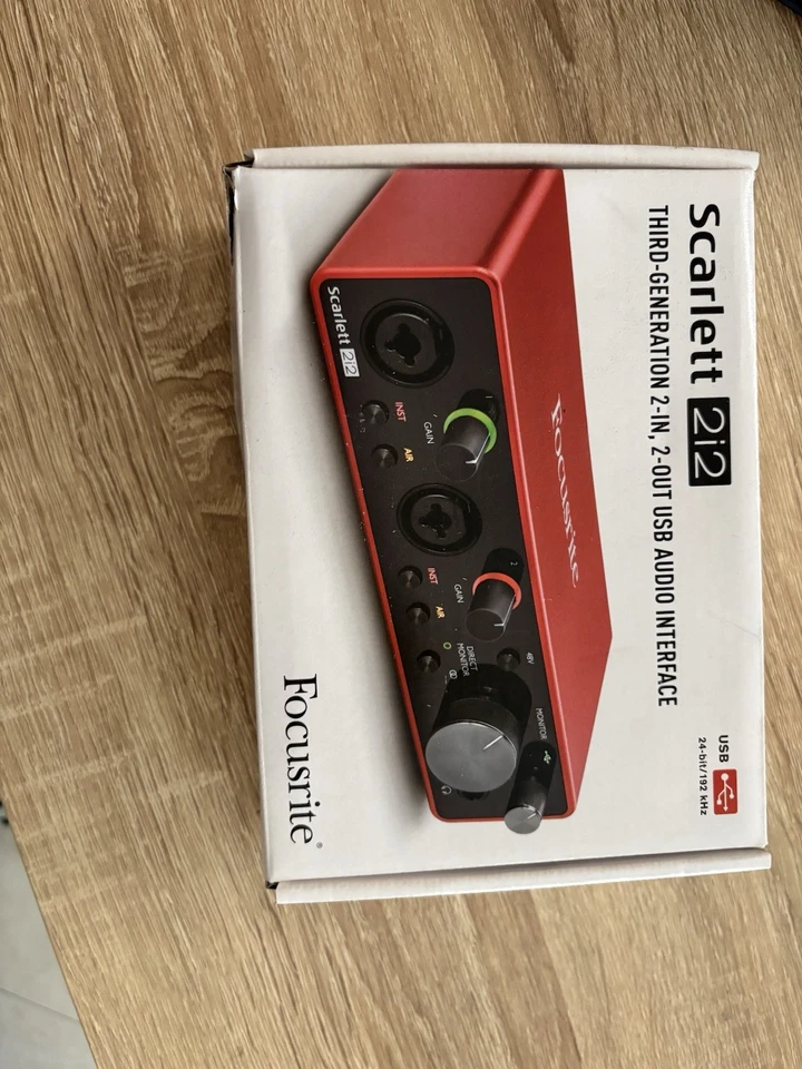 Focusrite 2i2 Scarlett 3a Generazione Interfaccia Audio USB - Rosso - Immagine 2 di 4