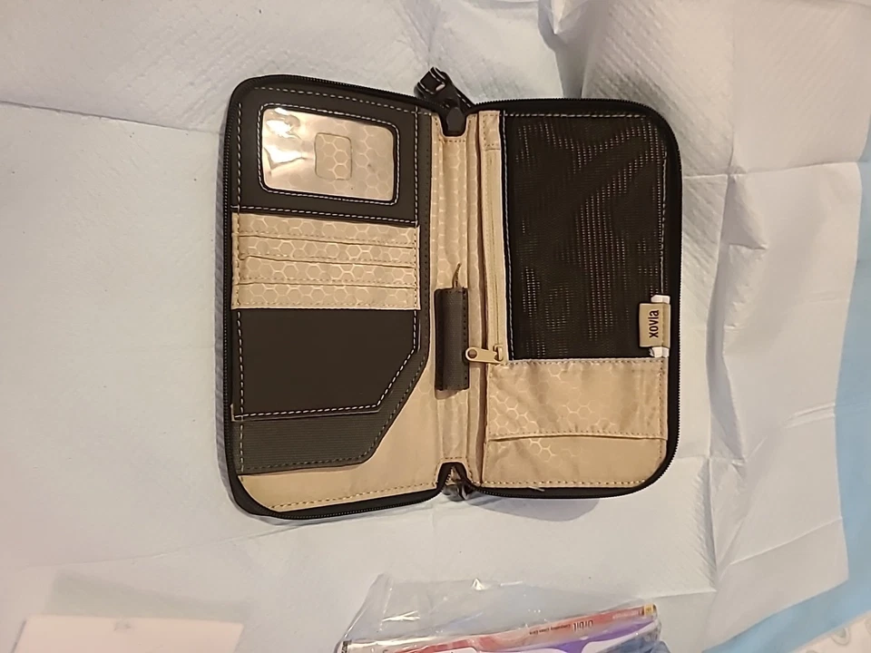 Cartera/soporte de identificación Sherpani arte de lona con cremallera alrededor Foto 4 de 4