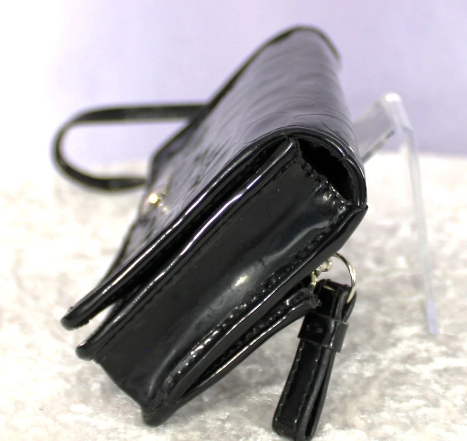 Cartera Muñequera Coach Negra Charol Firma C Corazón Logotipo Repujado Foto 2 de 4