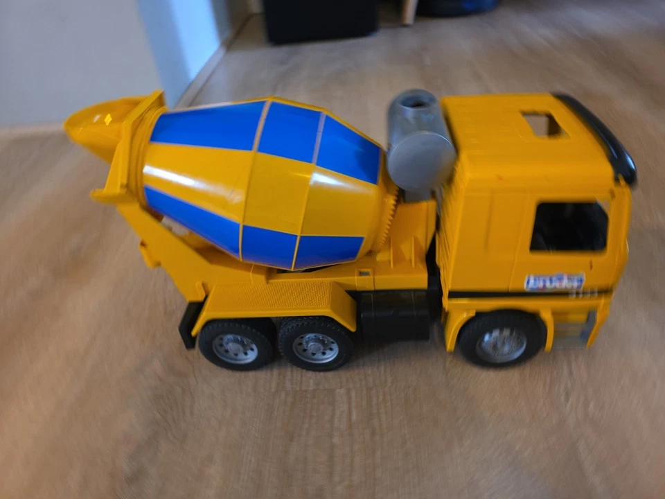 Bruder MX 5000 Cement Mixer Truck 4143 Construction Vehicle - Image 3 of 4