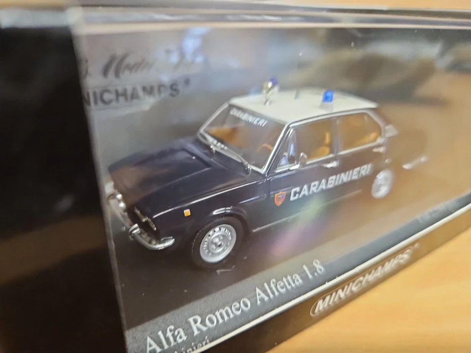 Minichamps 1:43 400 120290 Alfa Romeo Alfetta 1.8 1972 Carabinieri - Image 3 of 4