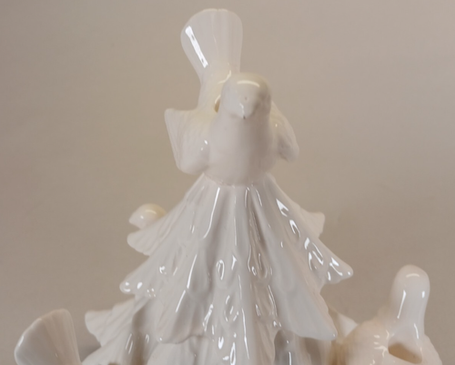 Fritz And Floyd White Christmas Tree With Dove Candle Holders - Picture 12 of 17