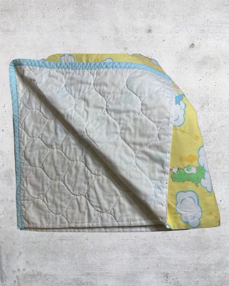 Manta bebé vintage años 80 Care Bears amarilla con osos Foto 4 de 4