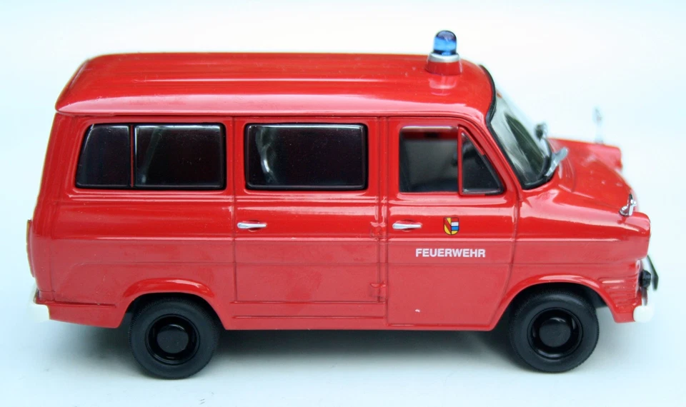 Ford Transit Bus Bj. 1965-1971, Feuerwehr Pforzheim, MINICHAMPS Im M.1:43 , Ovp - Immagine 4 di 4