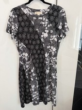 Michael Kors Black & White Floral Fit & Flare Short Sleeve Dress Size M