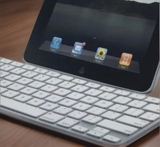 A1359 Genuine Apple iPad 1,2,3 Keyboard Dock 1st 2nd 3rd Gen iPod iPhone 30 pin