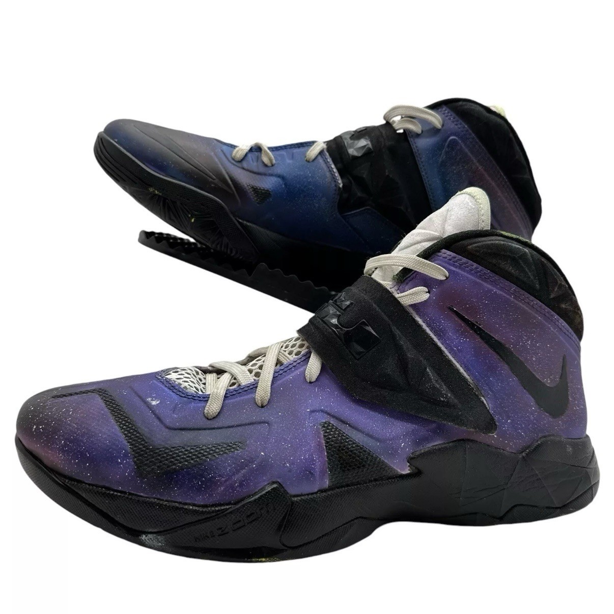 nike pride basketball shoes