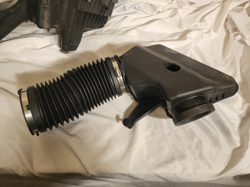 Dodge Caravan 2011-2020 conjunto de caja de admisión de filtro de aire Chrysler completo de 3,6 L Foto 2 de 4