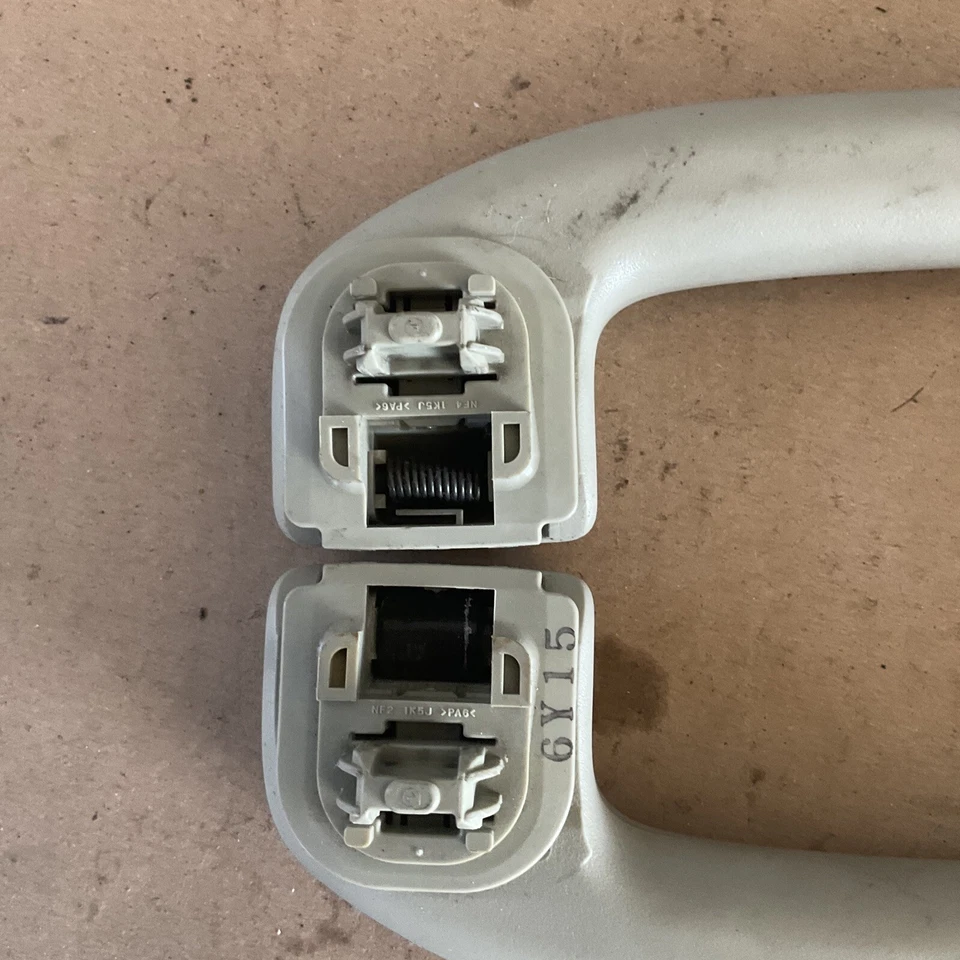 07-13 Infiniti G35 G37 Juego de manijas de agarre de techo interior delantero 73940-JK00A Foto 4 de 4