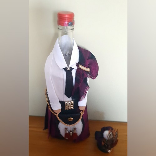 Wine,Whiskey,Kilt,bottle cover, tartan,decorations table,gift bag,wedding idea - Picture 4 of 7